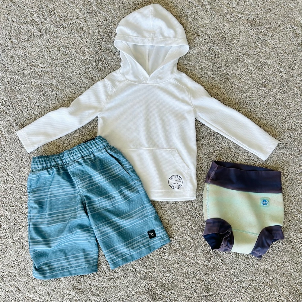🌊 Quiksilver board shorts + GAP sun shirt